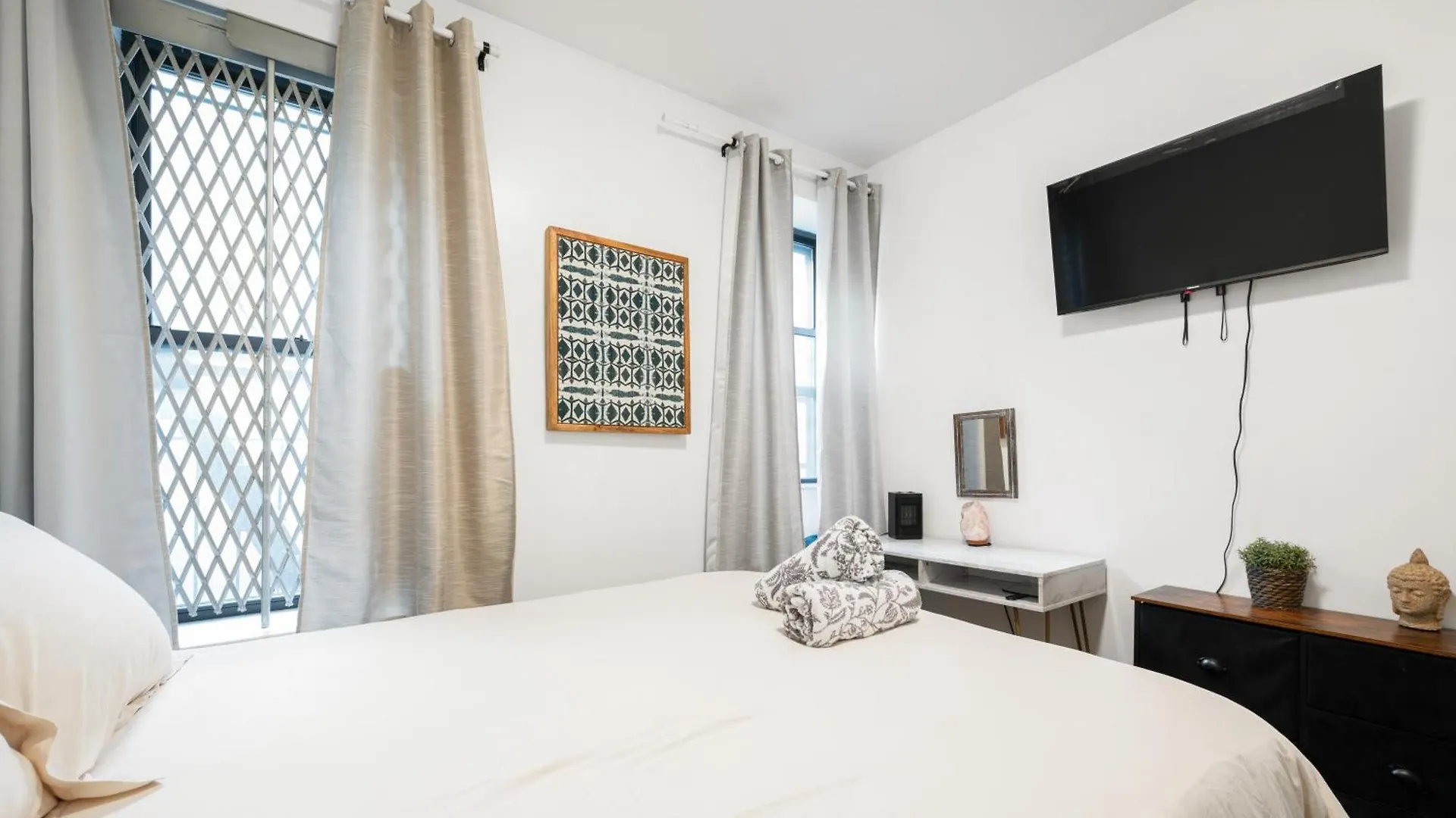 Bohemian Chinatown 3 Bedrooms New York 0*,