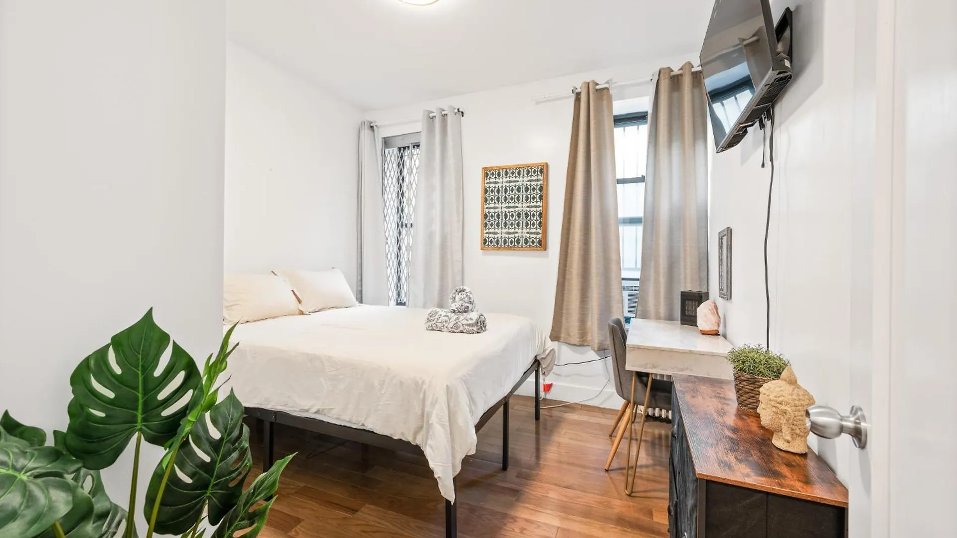 Bohemian Chinatown 3 Bedrooms New York 0*,  United States