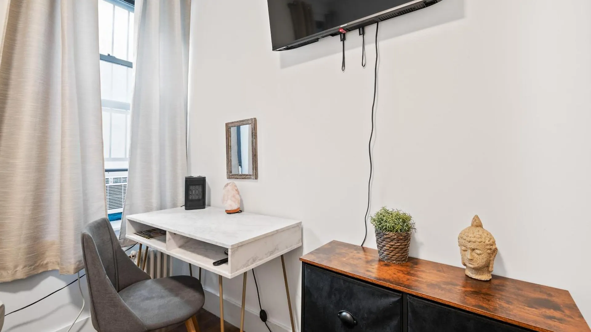 Bohemian Chinatown 3 Bedrooms New York